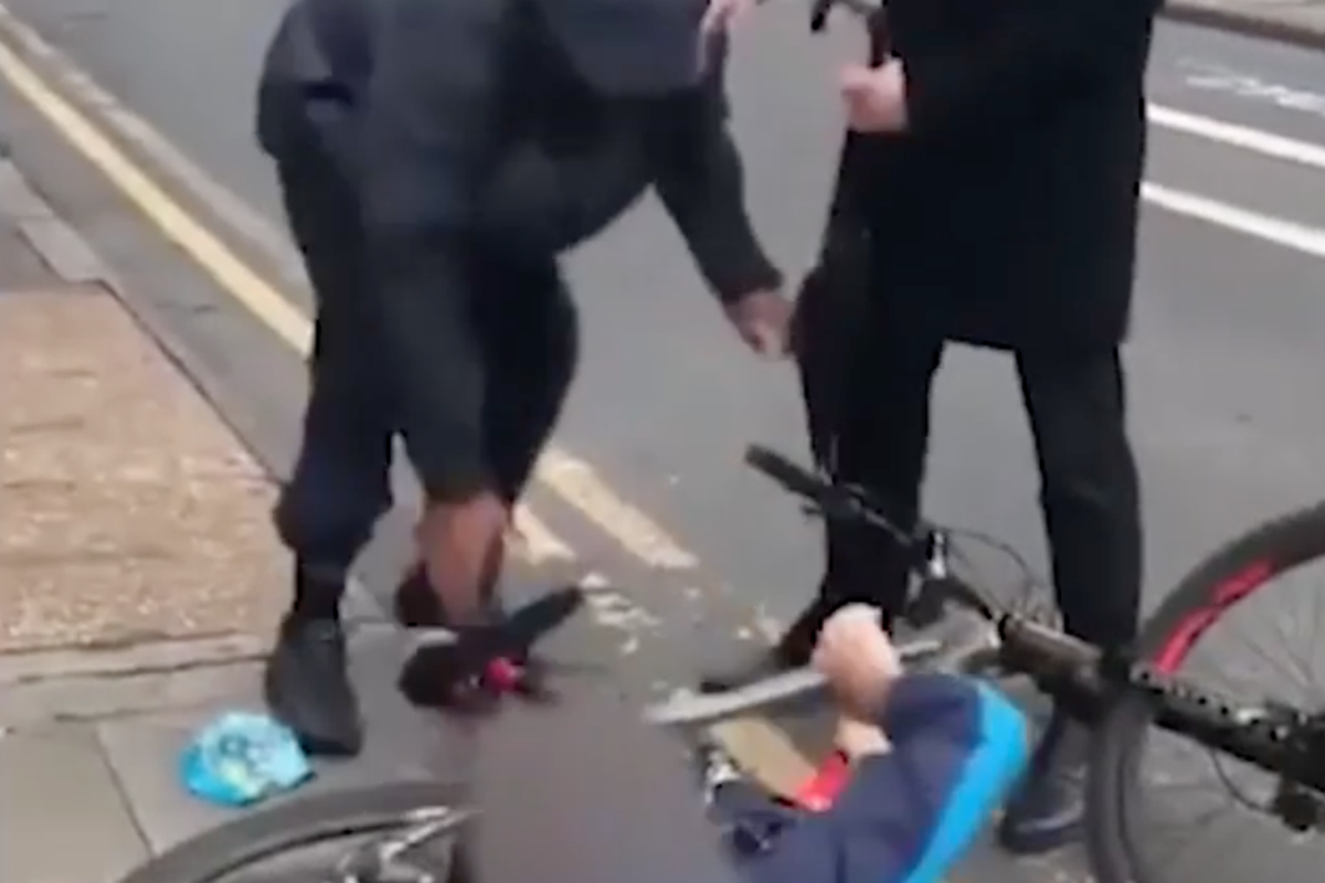 Cyclist punched by ‘vicious’ thieves as he stops them stealing his bike ...
