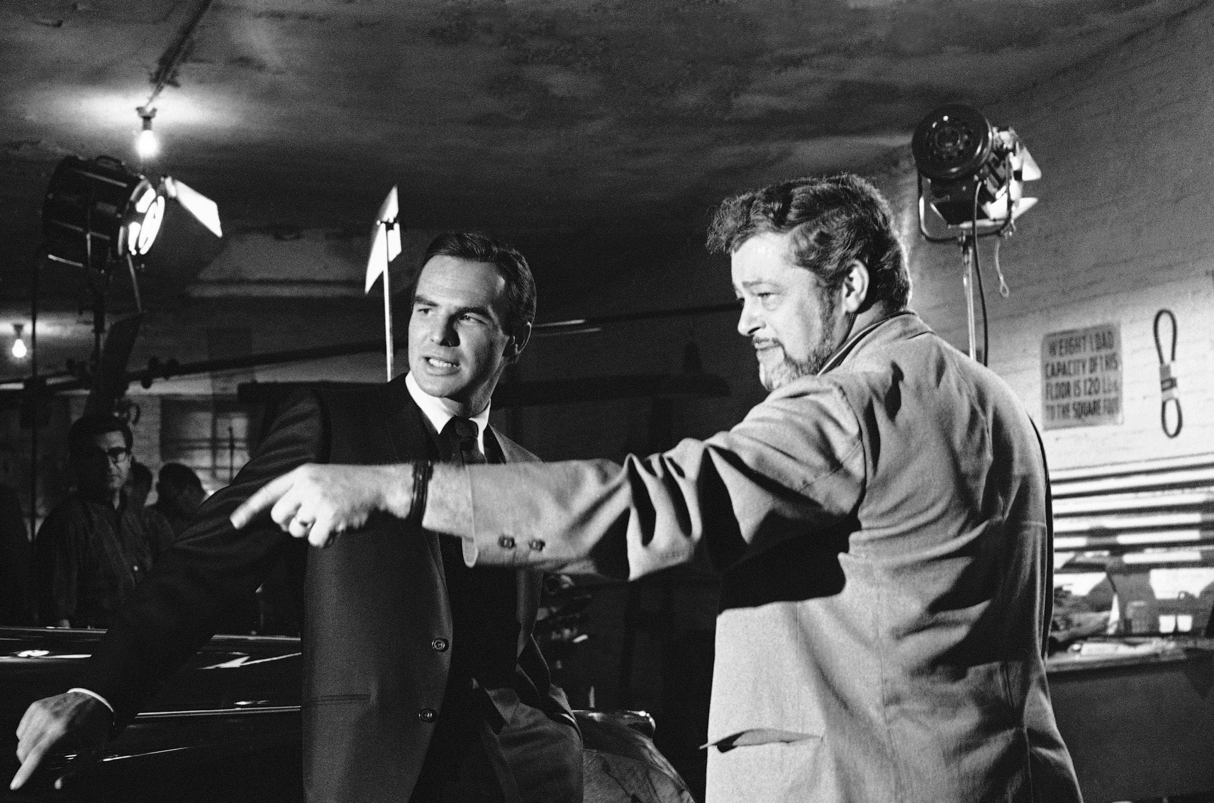Reynolds (left) with director Paul Bogart during location shooting of TV series ‘Hawk’ in 1966