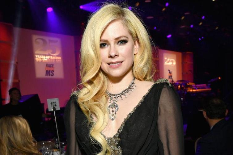 Avril Lavigne Opens Up About Battle With Lyme Disease I Had Accepted Death The Independent The Independent