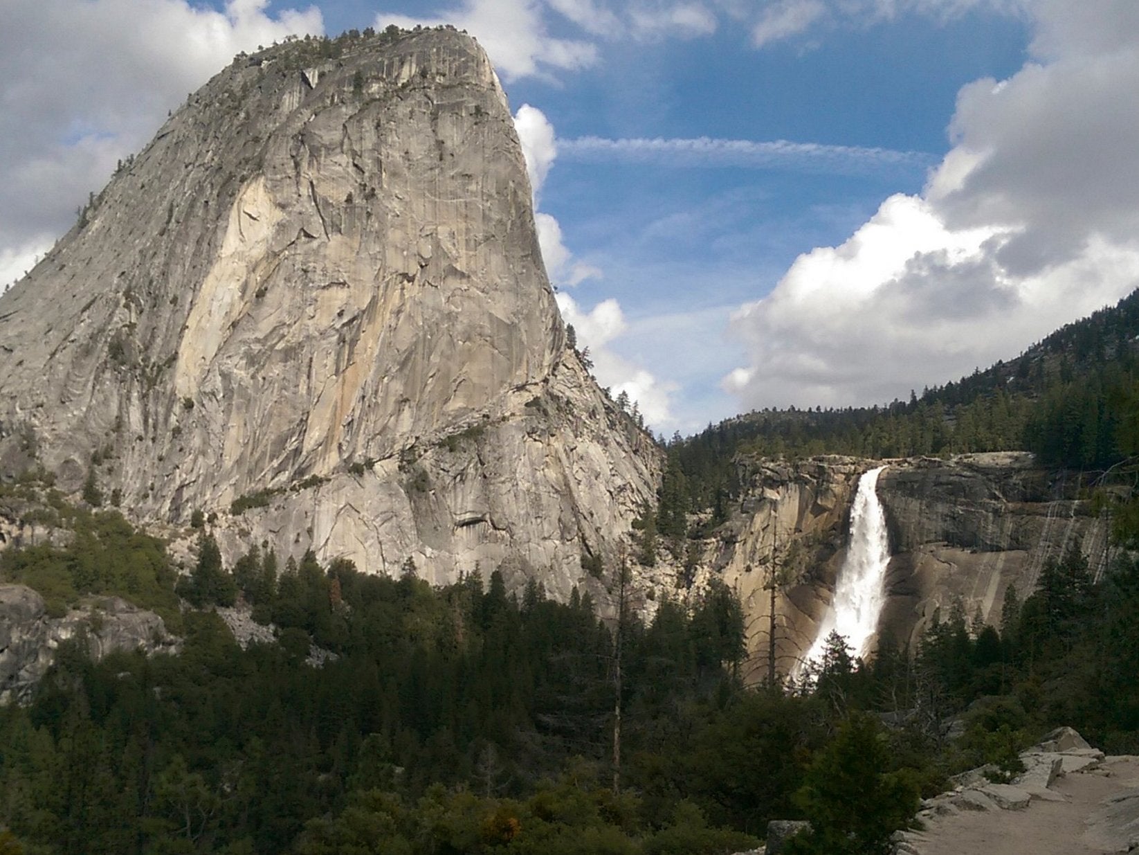 Nevada Fall in the Yosemite National Park is around 600ft tall