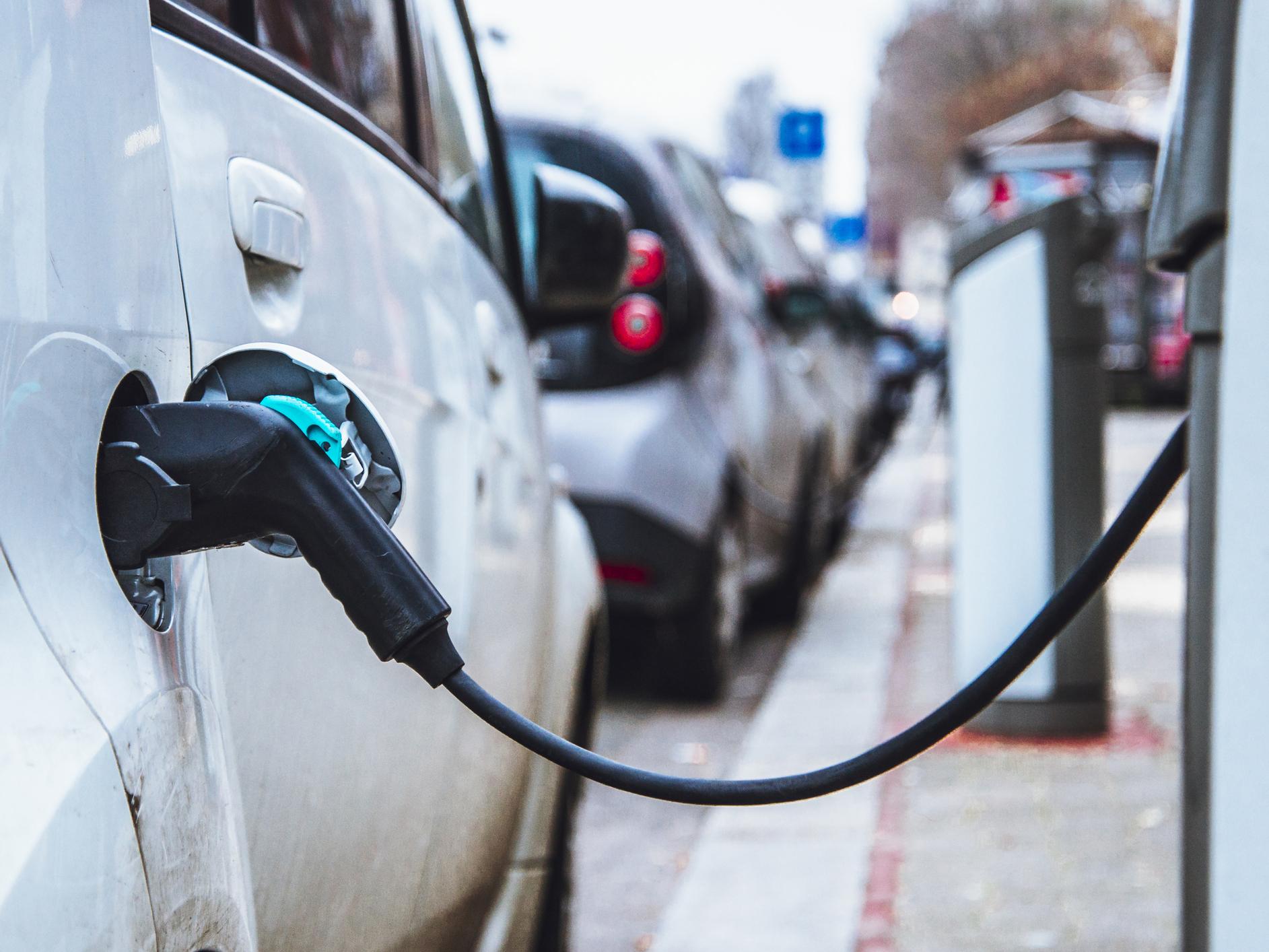 New research has concluded that a small electric car produces around 15 tonnes of CO2 during its lifetime, compared to 32 tonnes for the equivalent petrol or diesel car