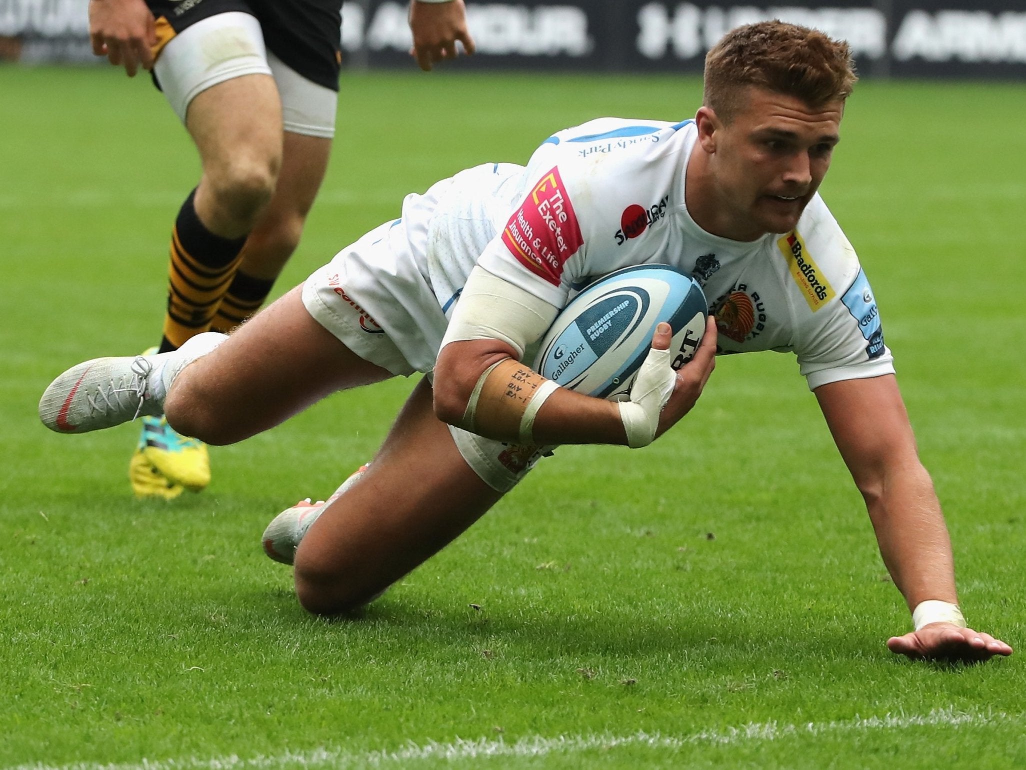 Henry Slade dives over to score a try in Exeter's victory over Wasps