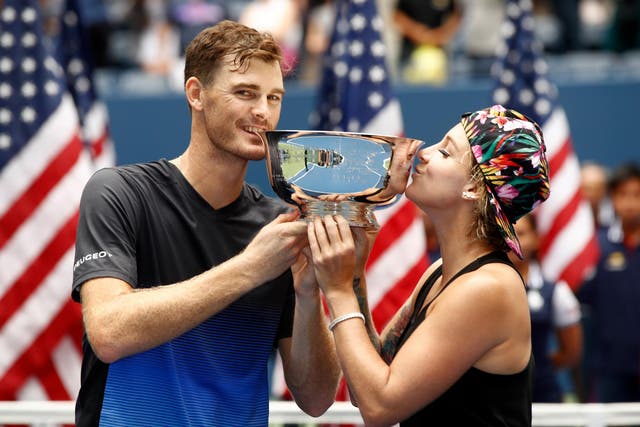 Jamie Murray and Bethanie Mattek Sands celebrate their US Open mixed doubles title
