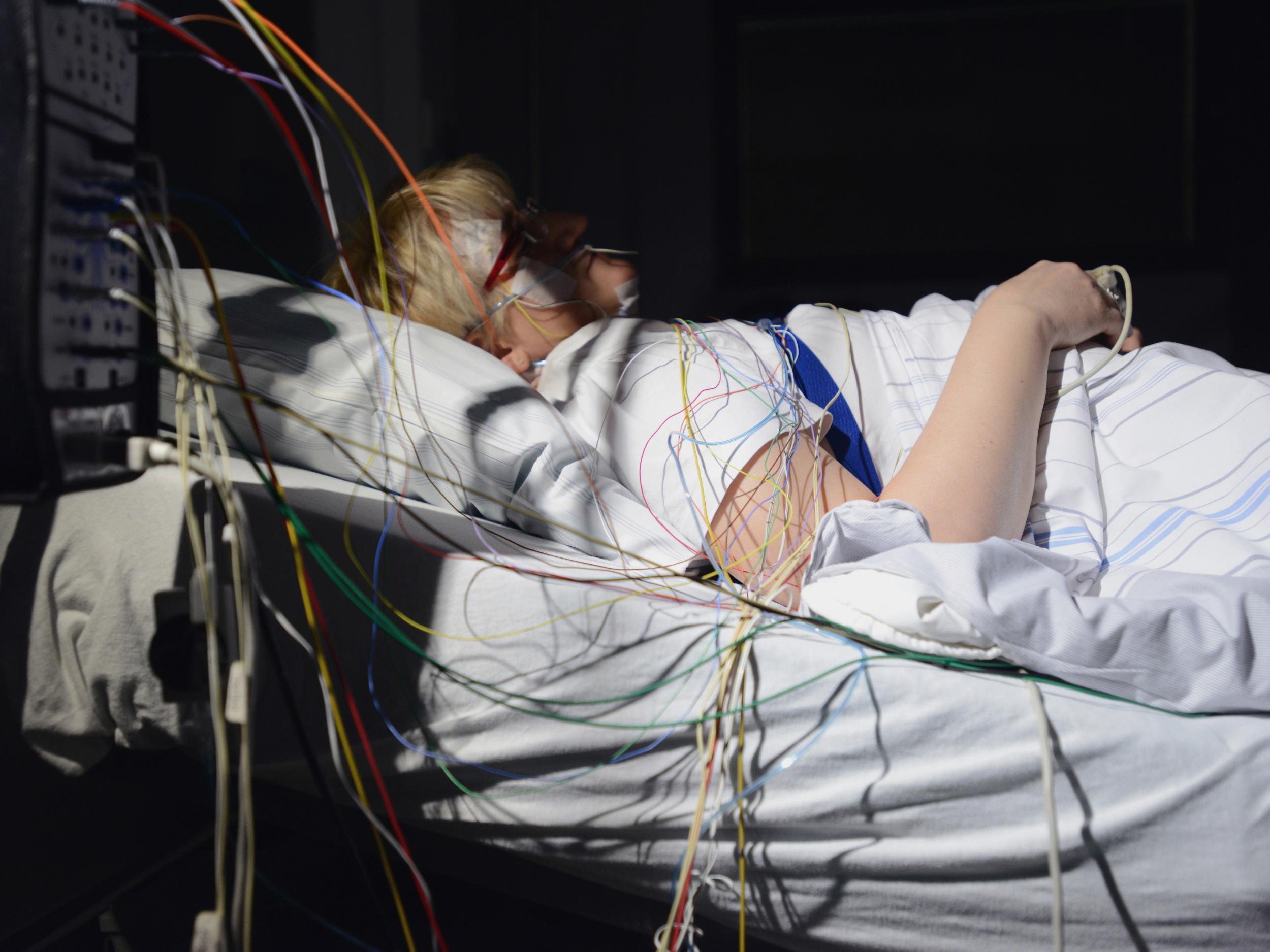 Clinical sleep evaluation can involve being monitored for a full night with more than 20 sensors recording breathing, brain activity and heart activity