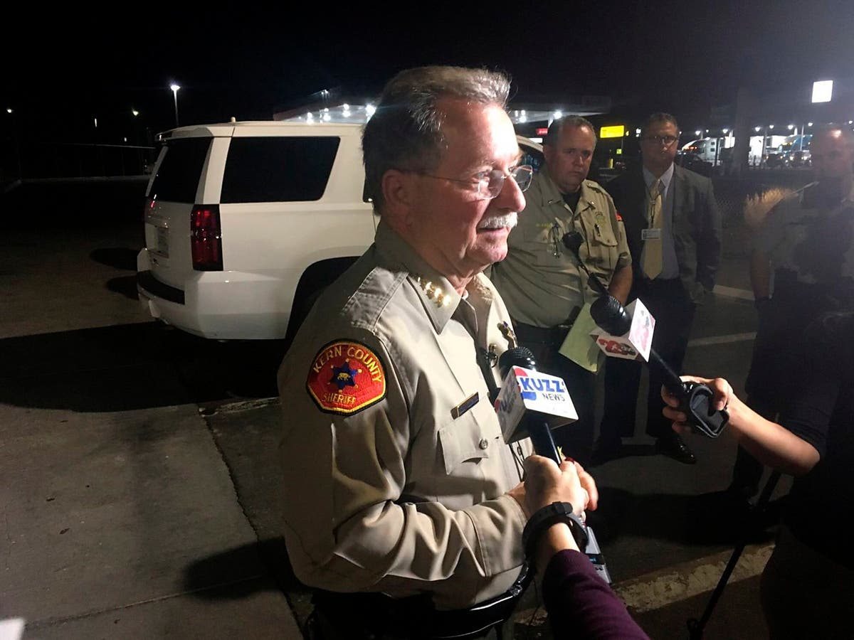 California shooting 'Mass shooting' leaves six dead in Bakersfield