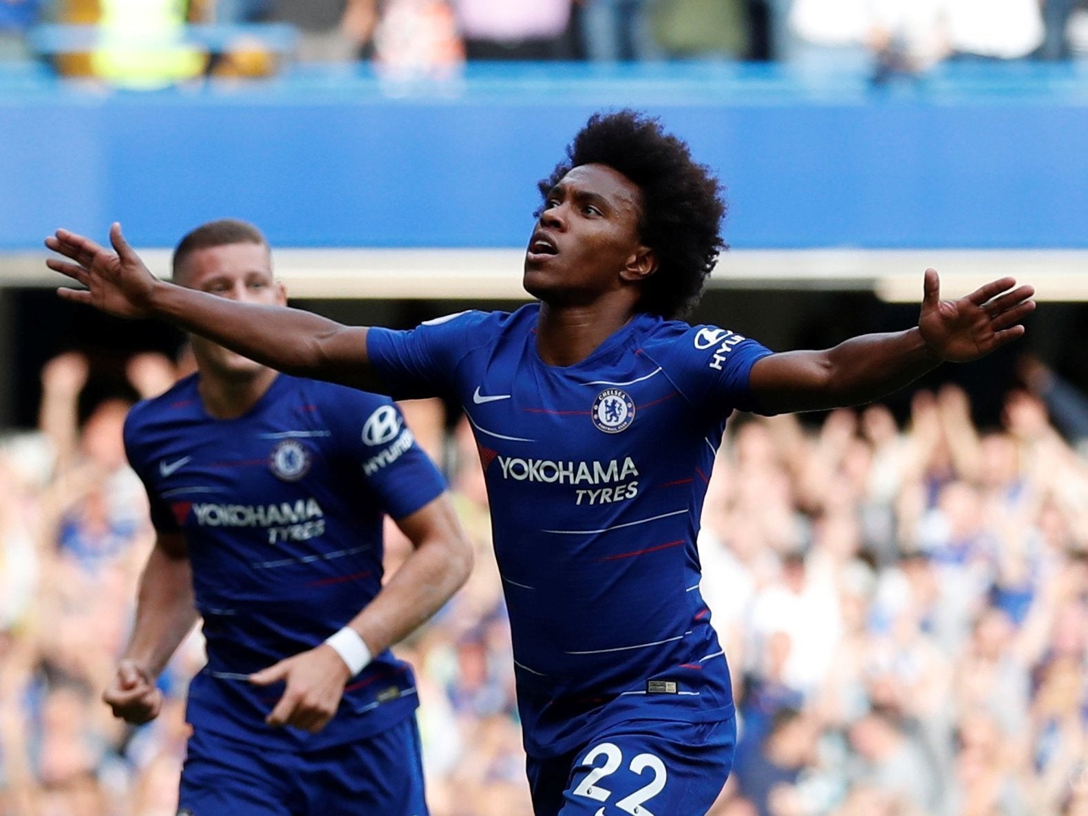 Willians celebrates after scoring Chelsea's fourth goal