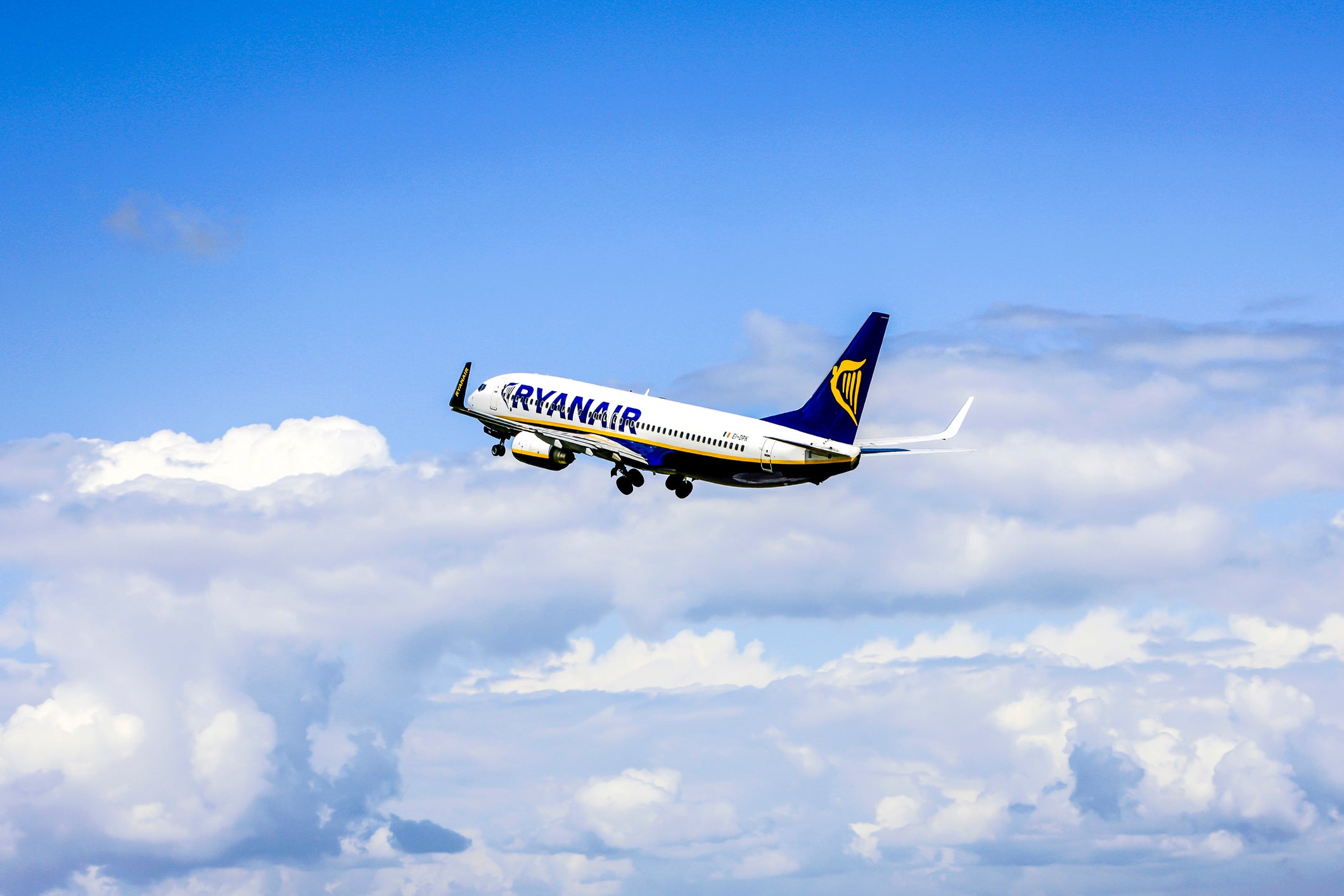Ryanair will add up to 1,000 new pilots a year for the next five years