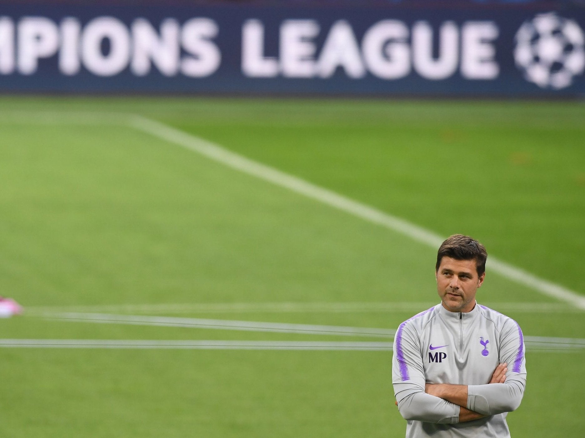 Mauricio Pochettino oversees training at the San Siro