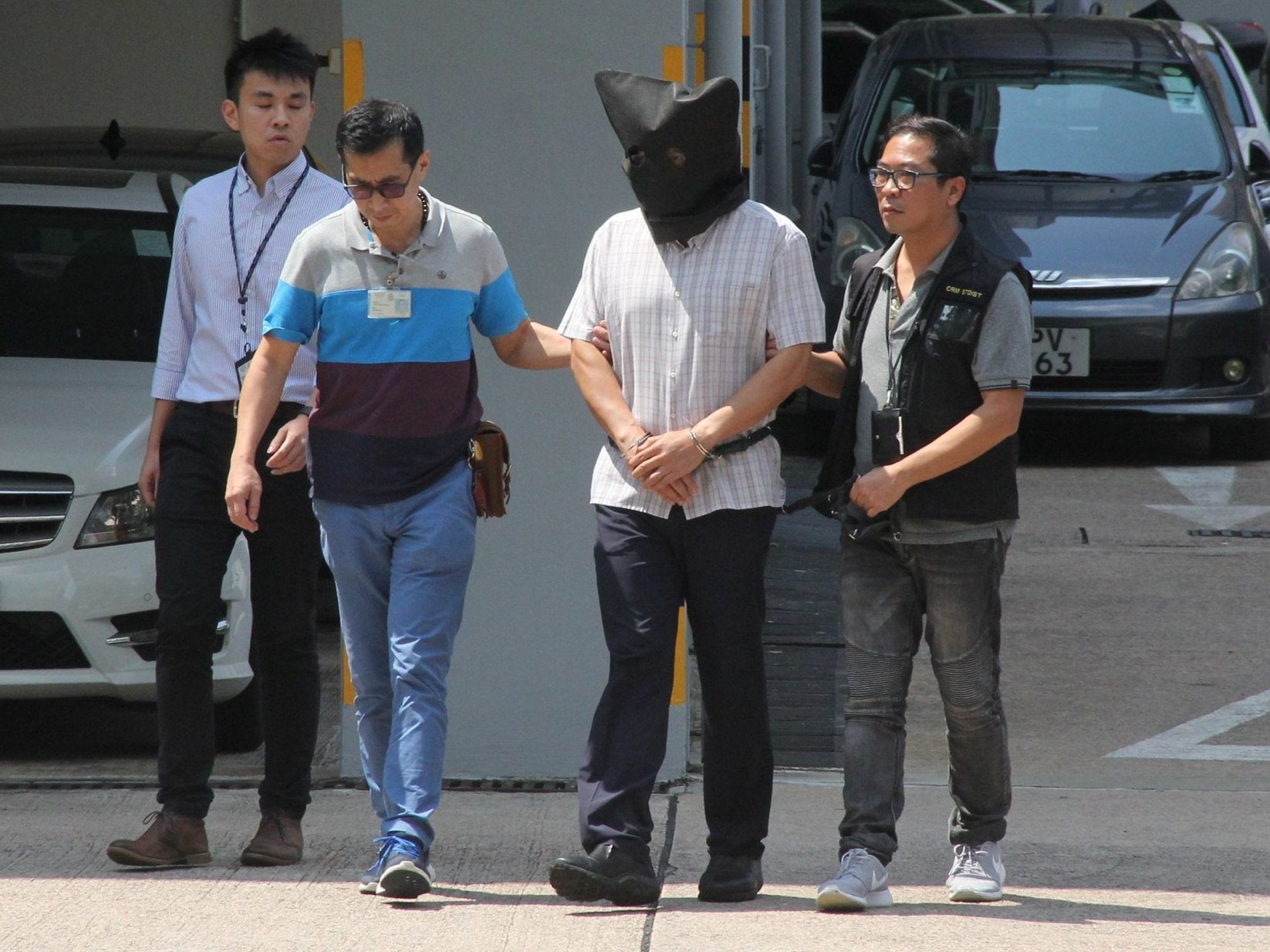 Khaw Kim Sun being escorted by Hong Kong police in 2017