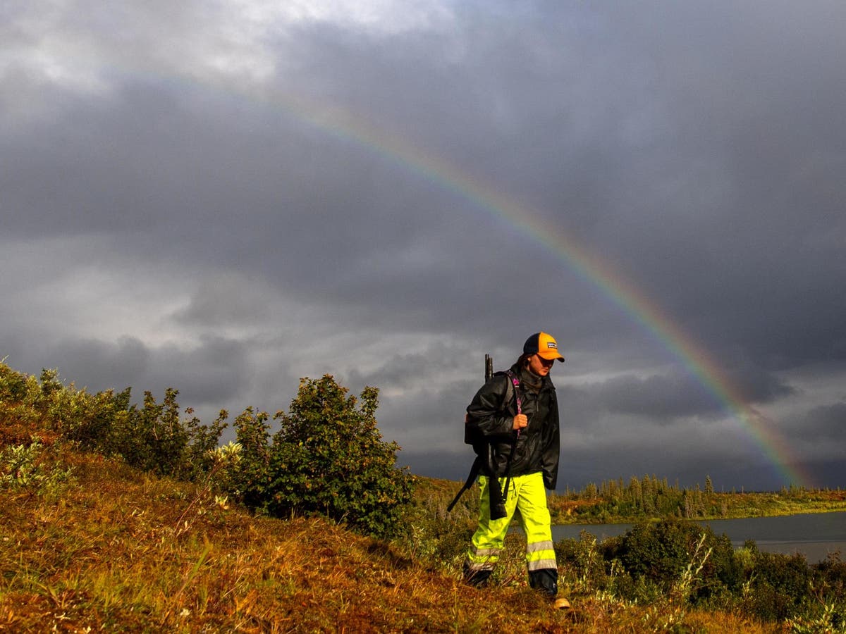 Arctic expert discovers methane fuelled lake in Alaska | The Independent |  The Independent