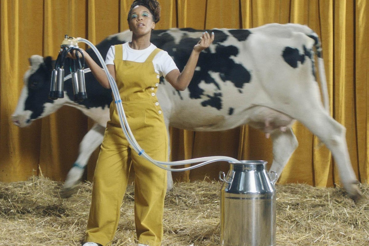 Breast pump advert comparing mothers to cows divides opinion online | The Independent | The Independent