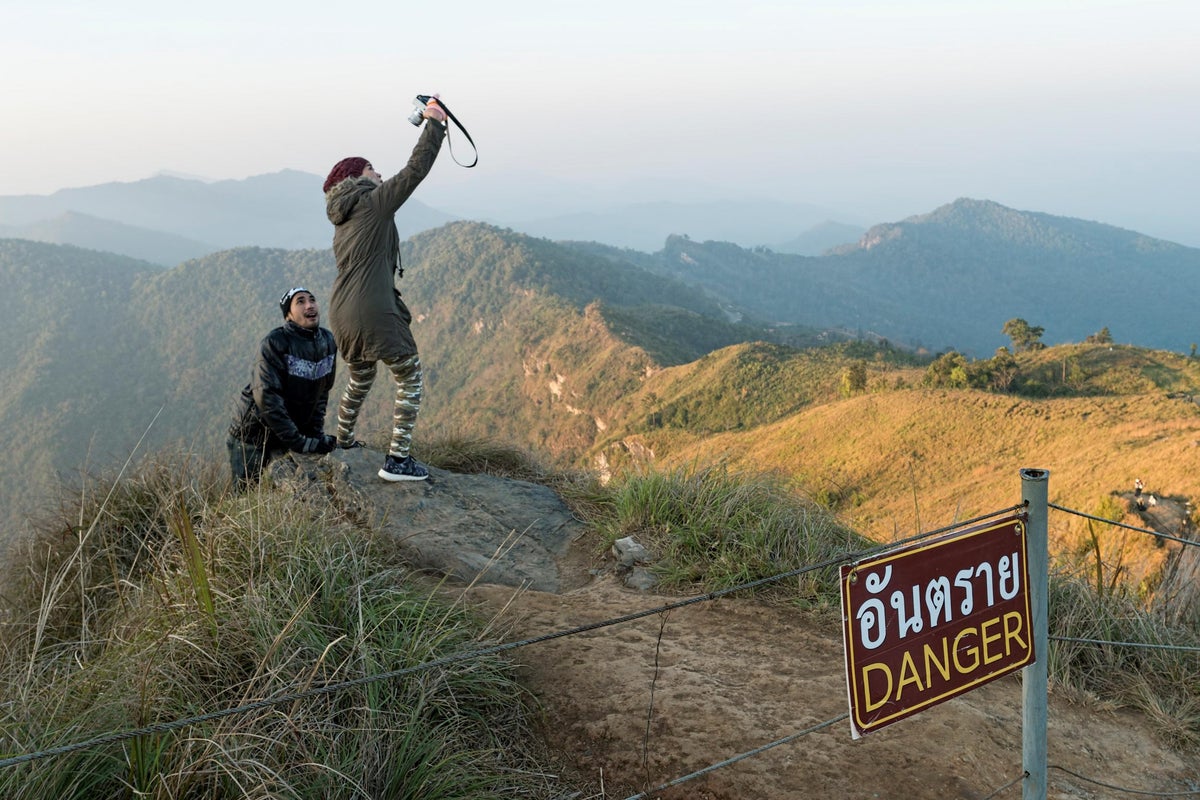 No-selfie zones needed to stop people dying while trying to get the perfect shot, scientists claim