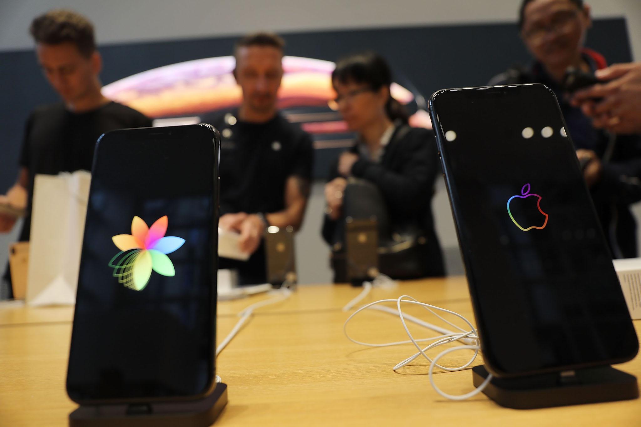 People purchase the new iPhone XS and XS Max at the Apple store in Midtown Manhattan on September 21, 2018 in New York City