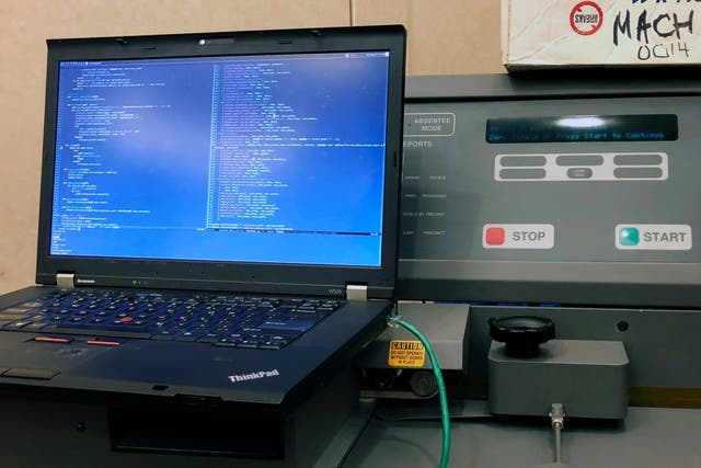 An uncorrected security flaw in the vote-counting machine used in 23 US states leaves it vulnerable to hacking 11 years after the manufacturer was alerted to it, security researchers say