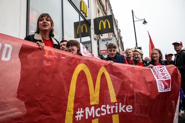 Workers at JD Wetherspoon, McDonald's and TGI Fridays want to be paid ?10 an hour