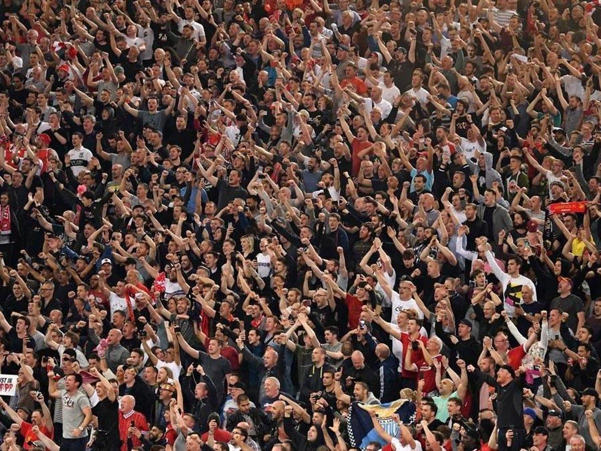 Толпы кричат слушать. Толпы кричат. Толпы кричат слушать. Толпы кричат слушать. Толпы кричат слушать.