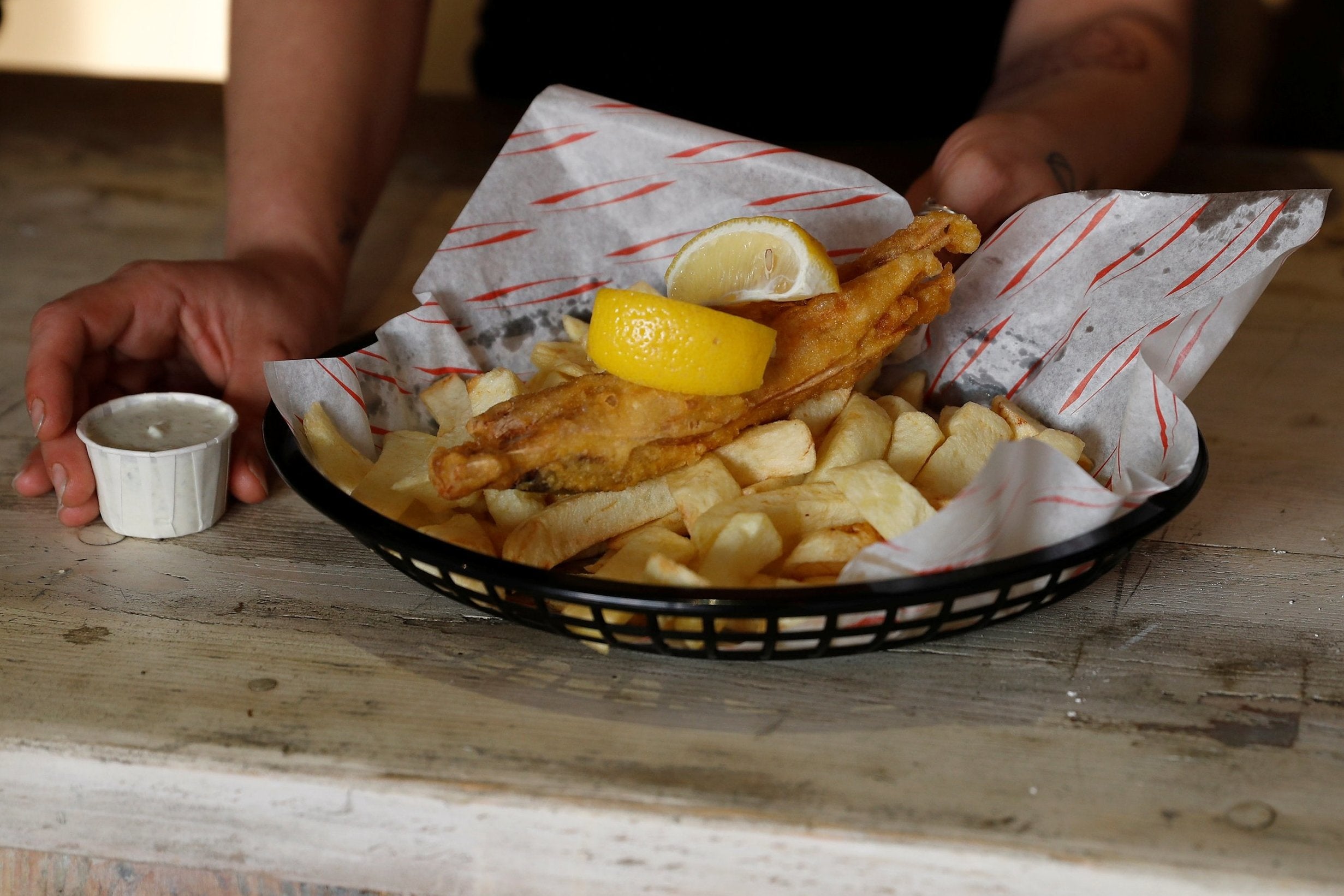 The dish is served with a vegan-friendly tartar sauce