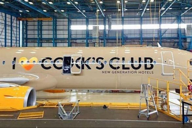 The Cook's Club planes have an unfortunate door position