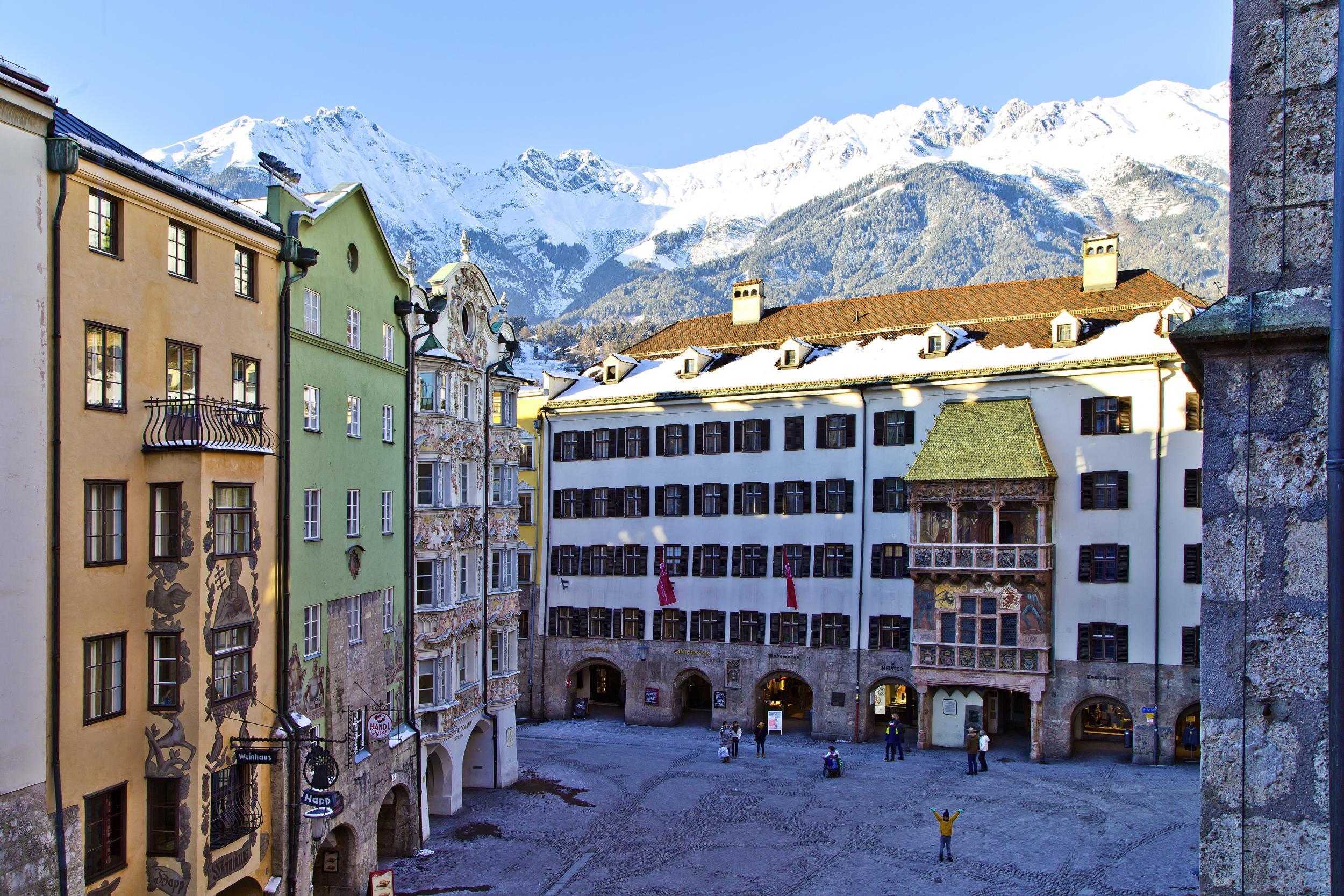 Experience city life and slopes in Innsbruck