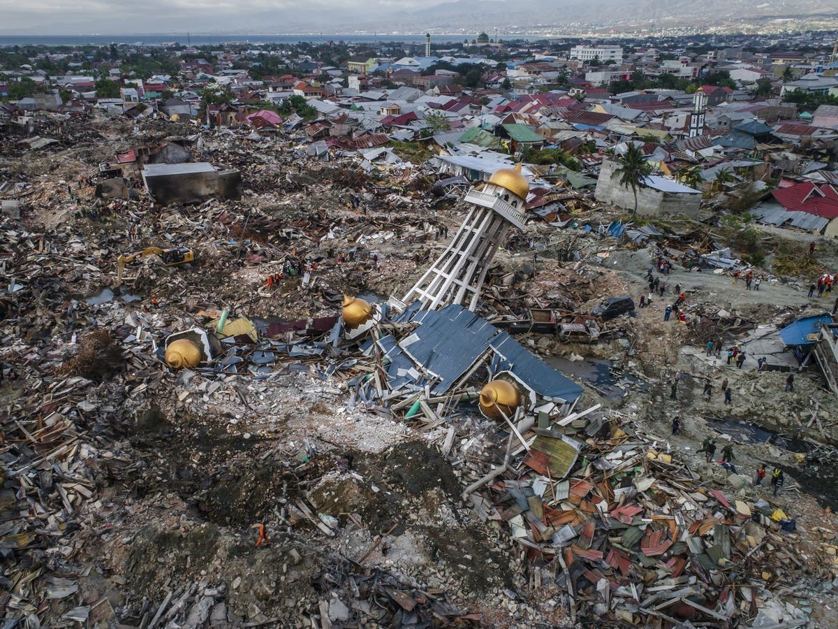 Место самого разрушительного землетрясения. Землетрясение в Индонезии 2004. Суматра 2004 землетрясение и ЦУНАМИ.
