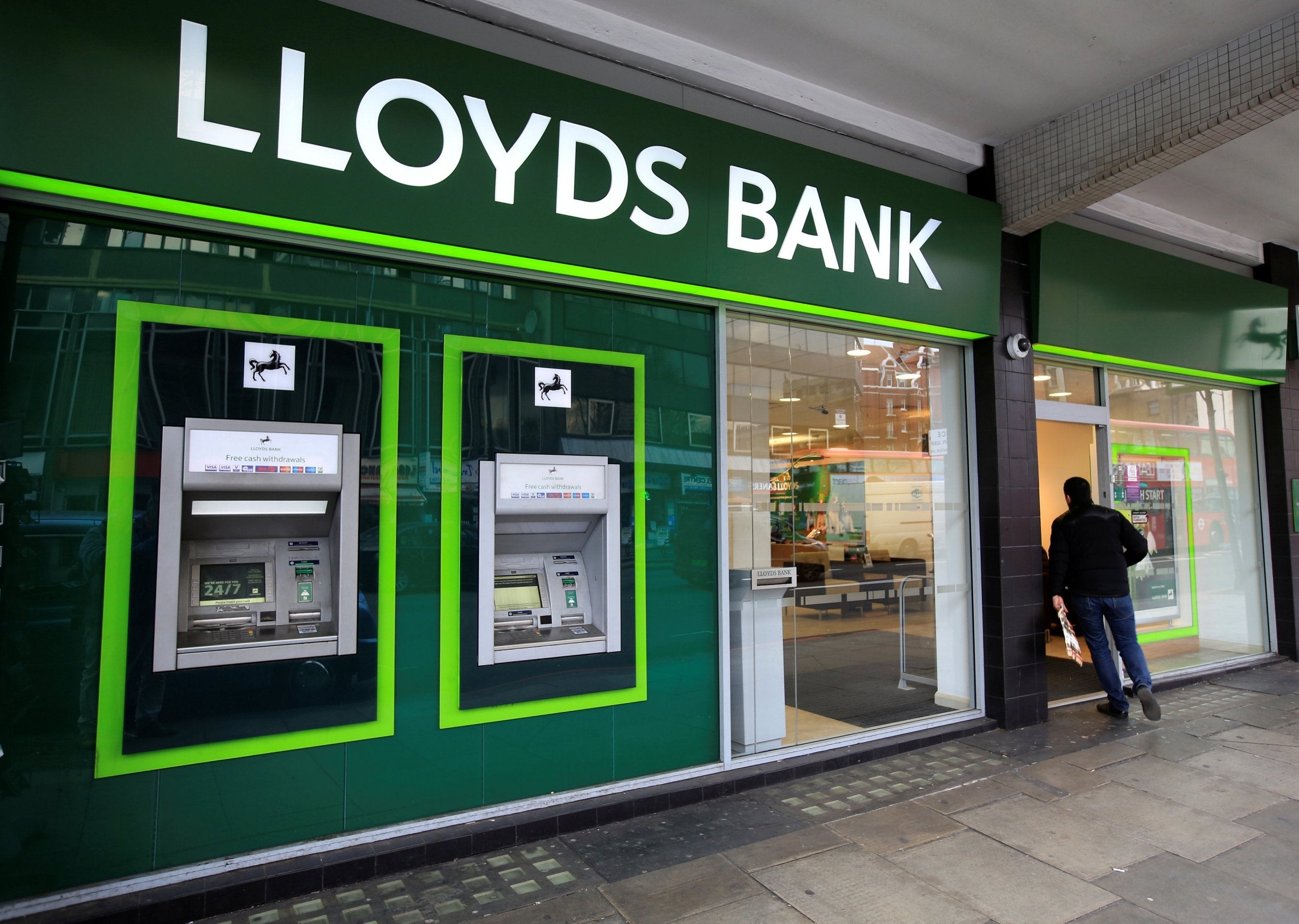 Lloyds reported pretax profits of £1.8bn last quarter but is pressing on with plans to cut costs and adapt its business