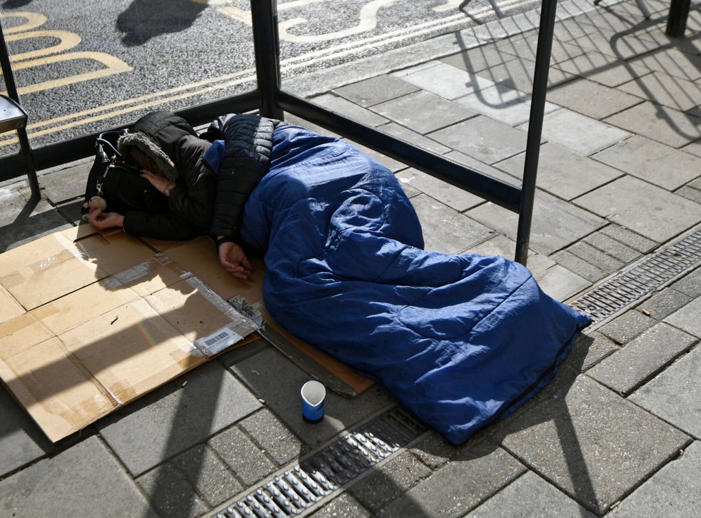 Volunteers tie hot water bottles to trees to help homeless people stay ...