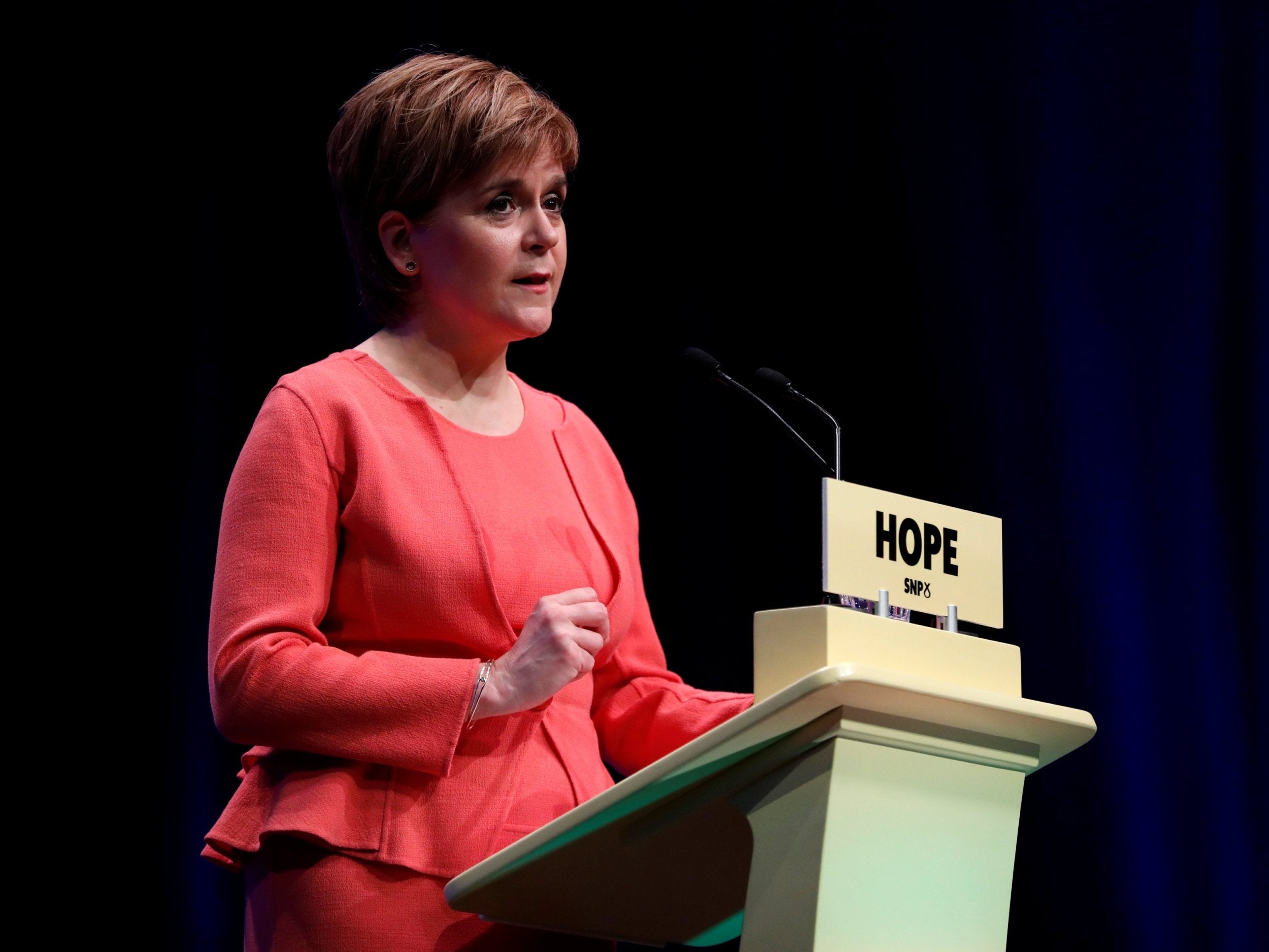 Brexit: Nicola Sturgeon calls on PM for Norway-style deal as &apos;democratic compromise&apos;