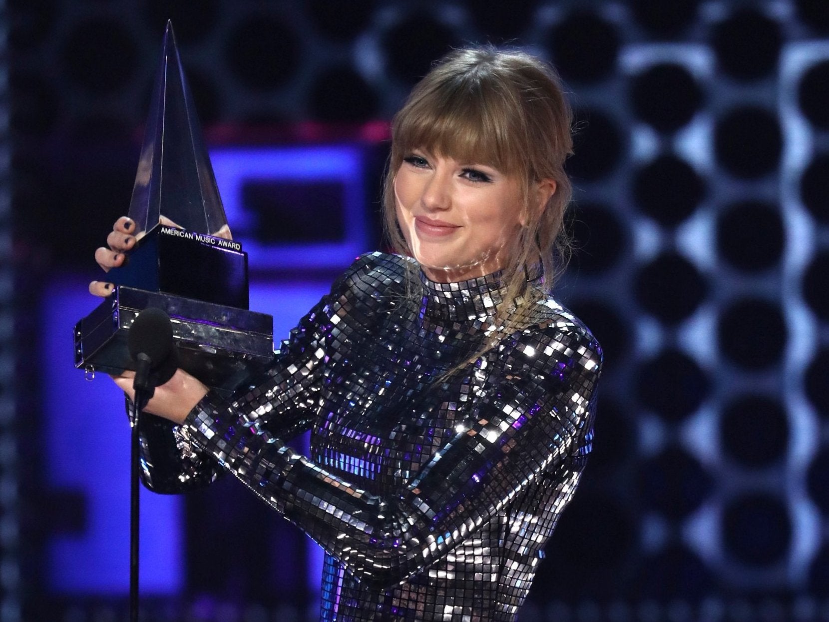 Taylor Swift accepts the award for artist of the year at the American Music Awards