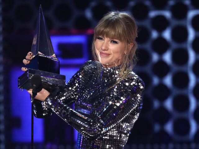 Taylor Swift accepts the award for artist of the year at the American Music Awards