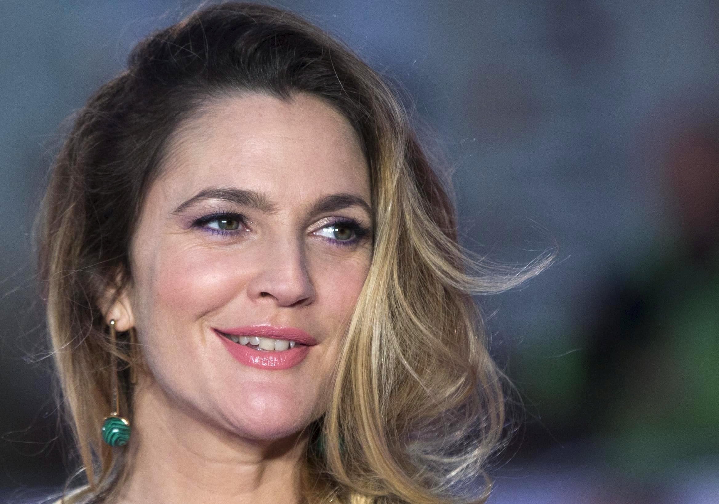 Drew Barrymore would rather age gracefully than go under the knife