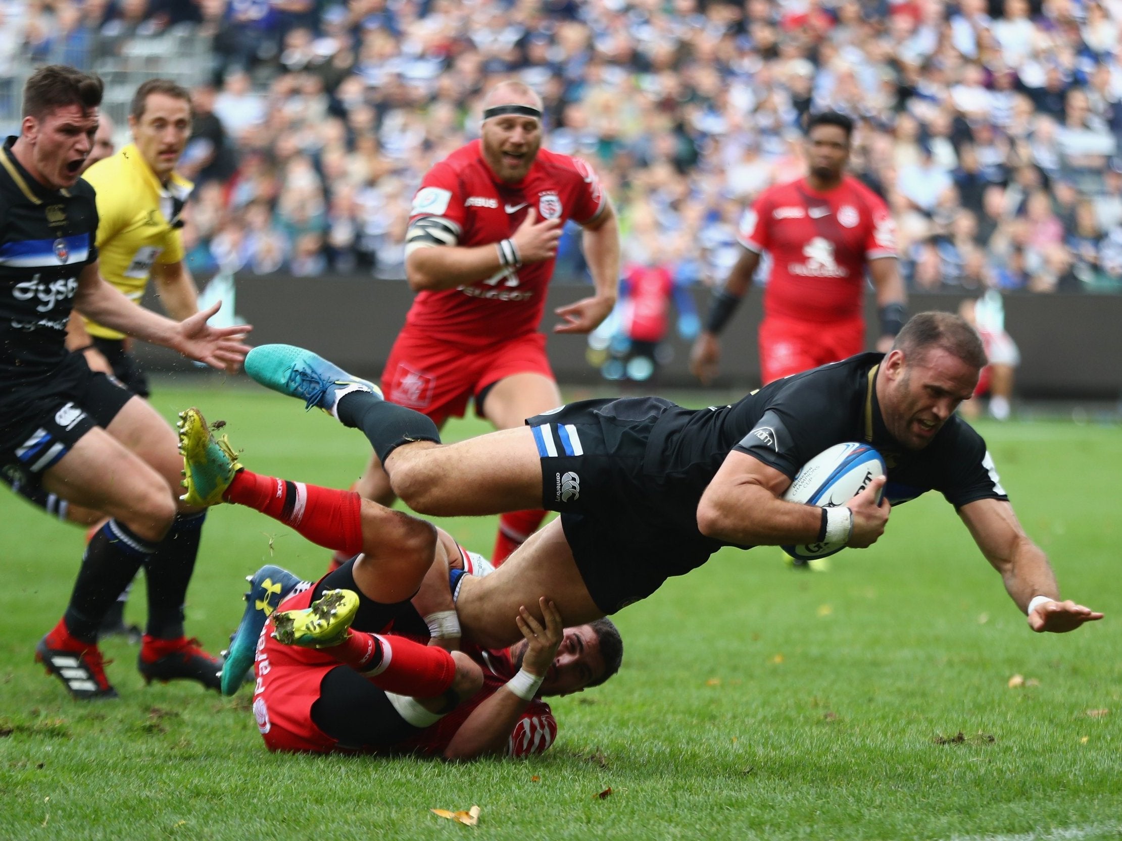 Jamie Roberts scored Bath's opening try before being forced off with concussion