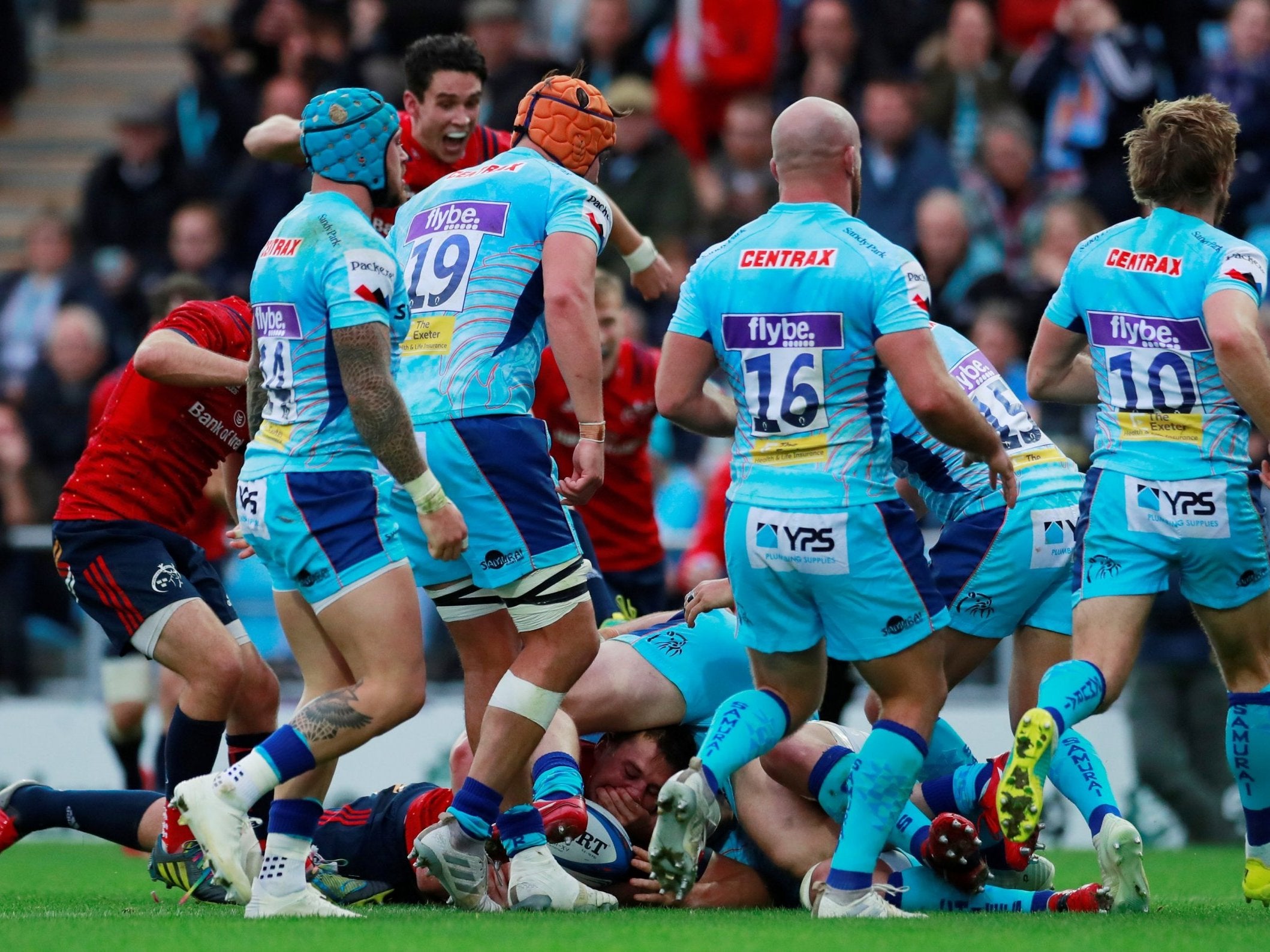 CJ Stander scores Munster's only try of the match