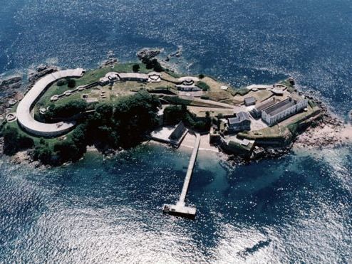 Drake&apos;s Island fortress off Plymouth coast put up for sale for £6m
