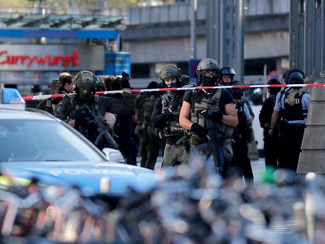Armed police lay siege to the pharmacy in Cologne station on Monday