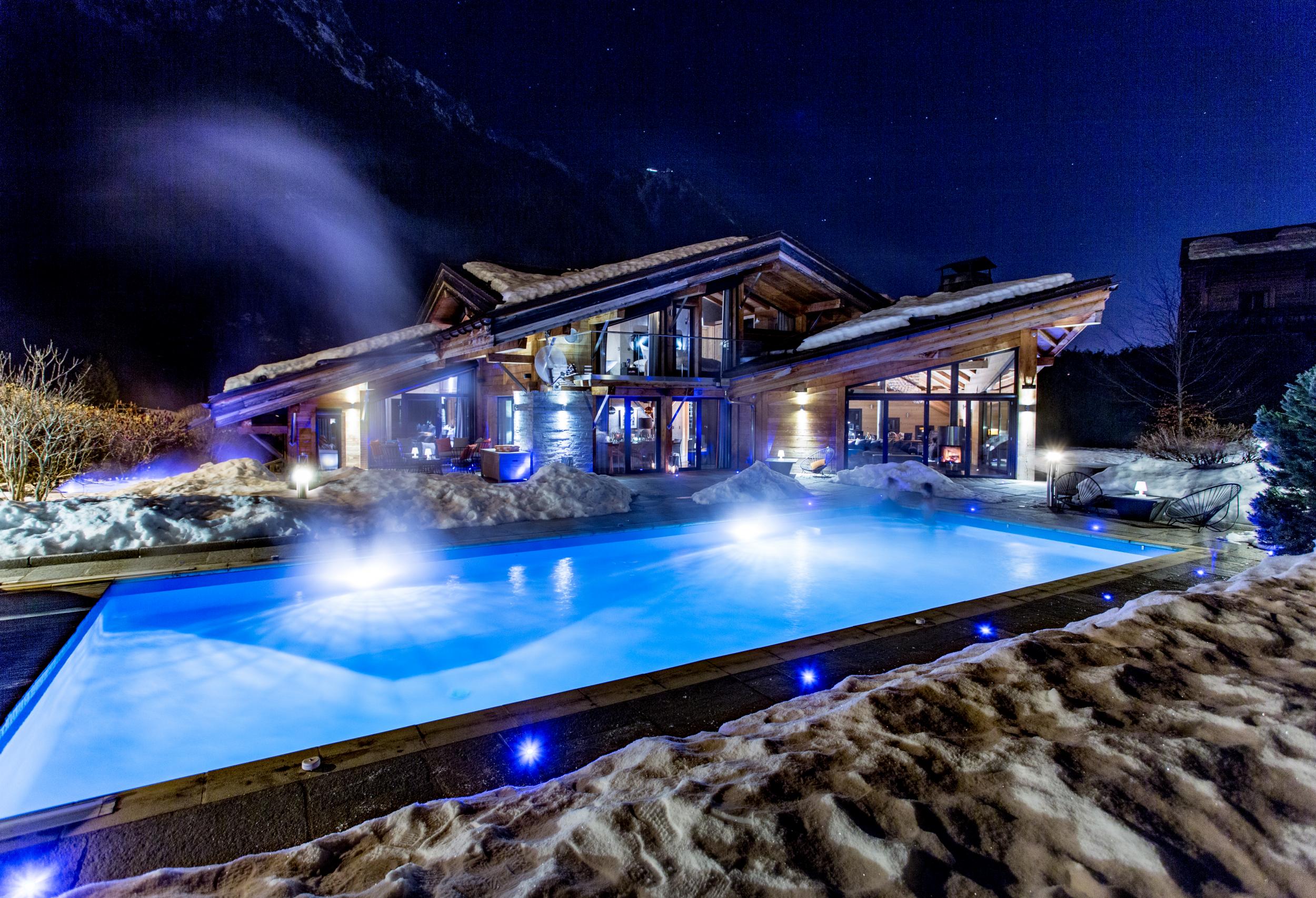The outdoor pool at Chalet Couttet
