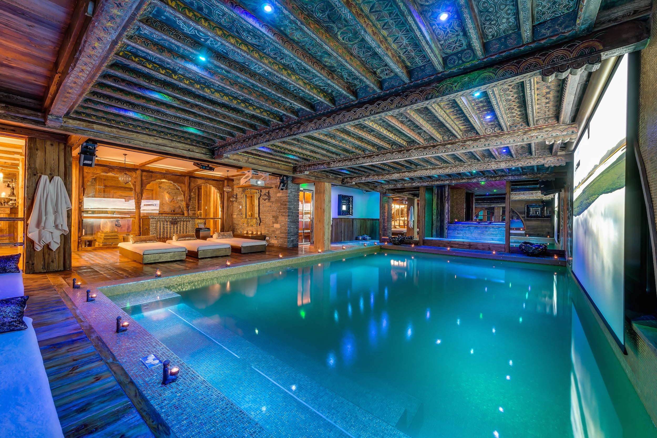The pool at Chalet Marco Polo