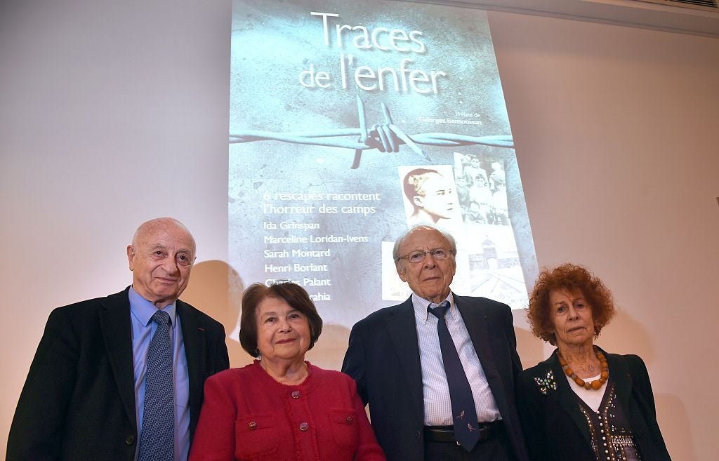 Marceline Loridan-Ivens (right) with fellow Holocaust survivors in Paris in 2015