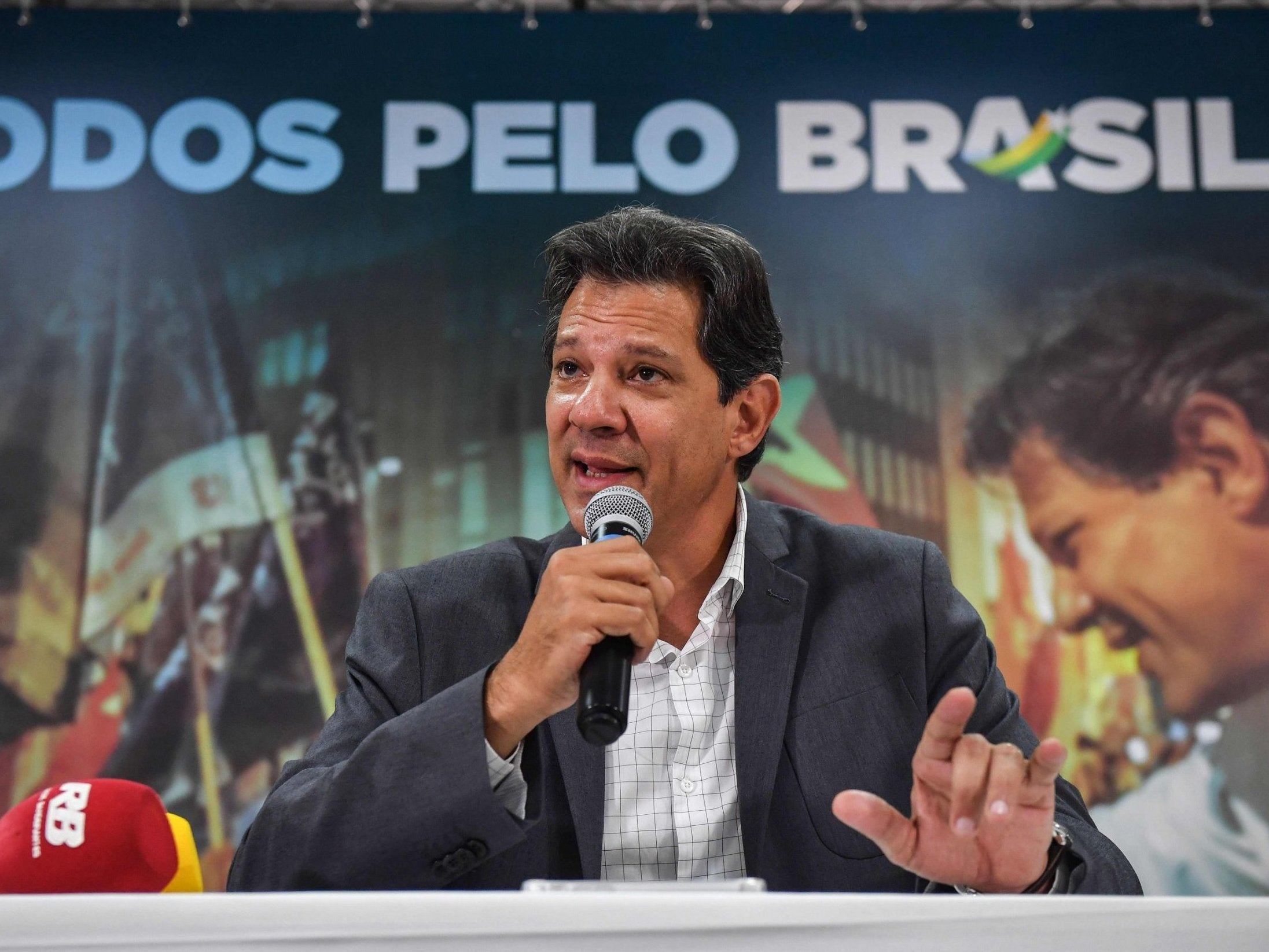 False voting information was sent to millions via Whatsapp before the election run-off between candidates Fernando Haddad of the Workers Party