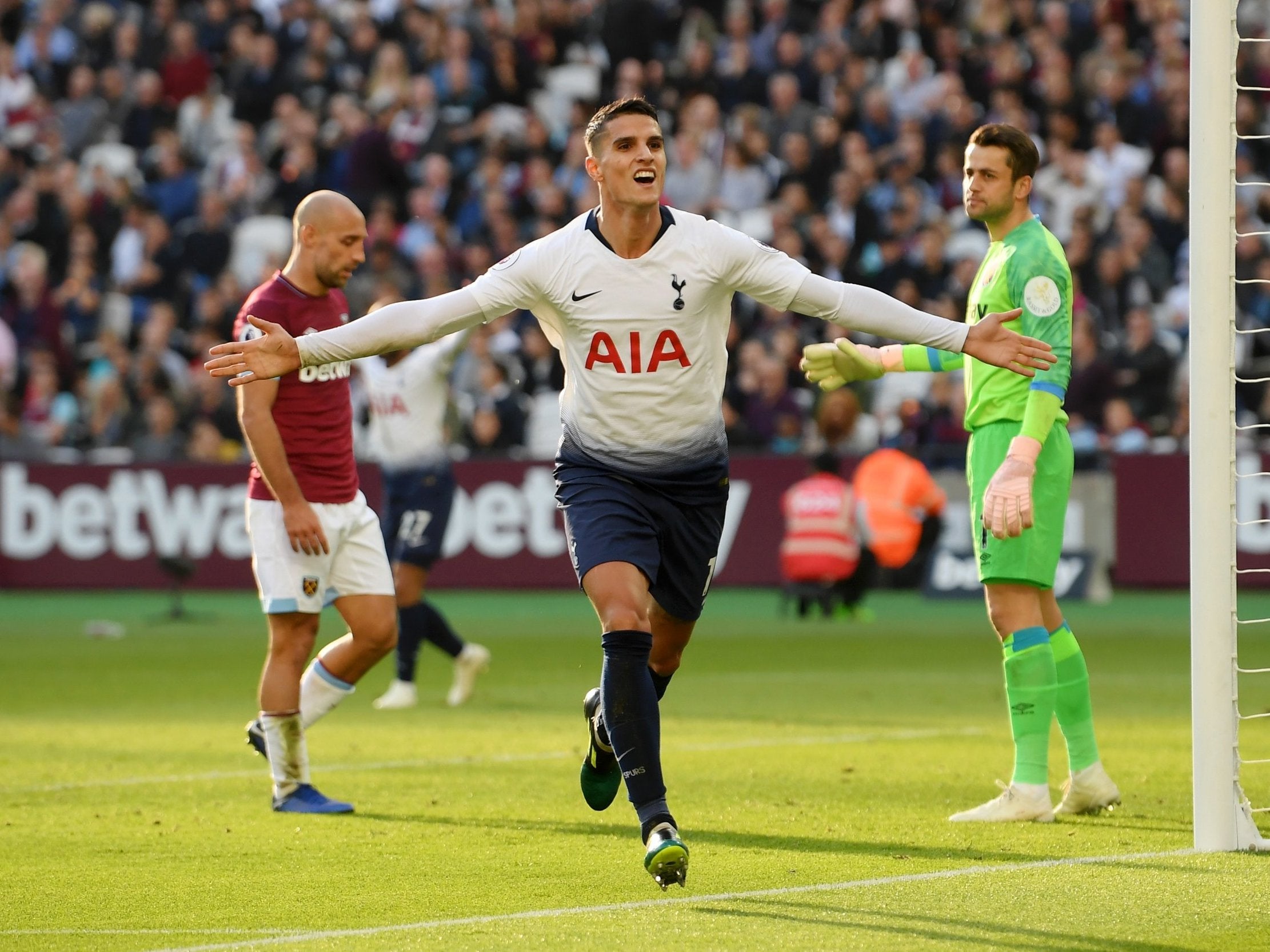 Erik Lamela celebrates after scoring Tottenham's winning goal