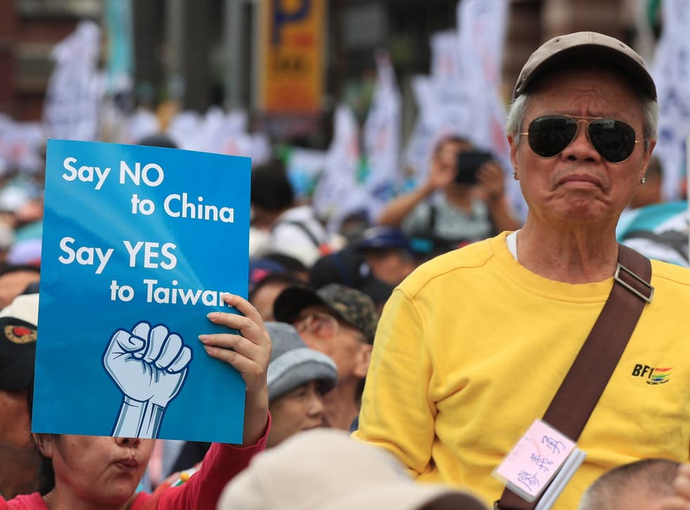 Pro-independence protesters march in Taipei