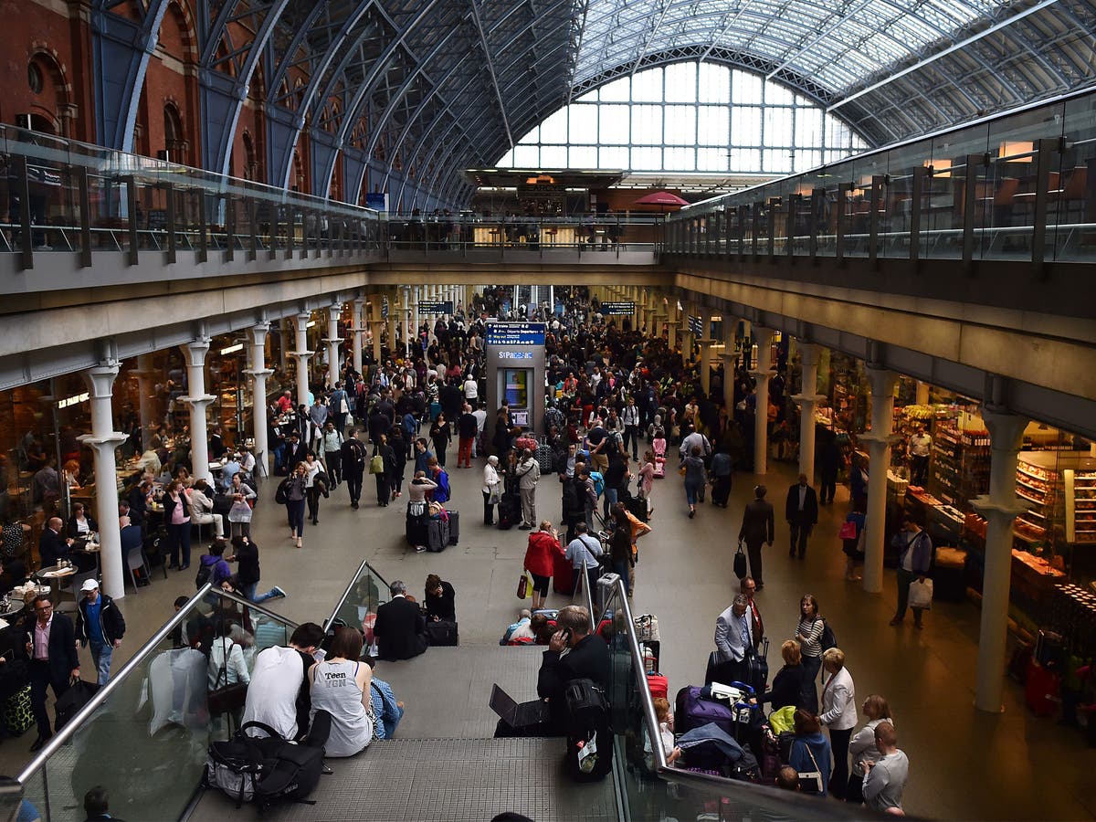 St Pancras delays: Rail line between London and Luton reopens after ‘major disruption’