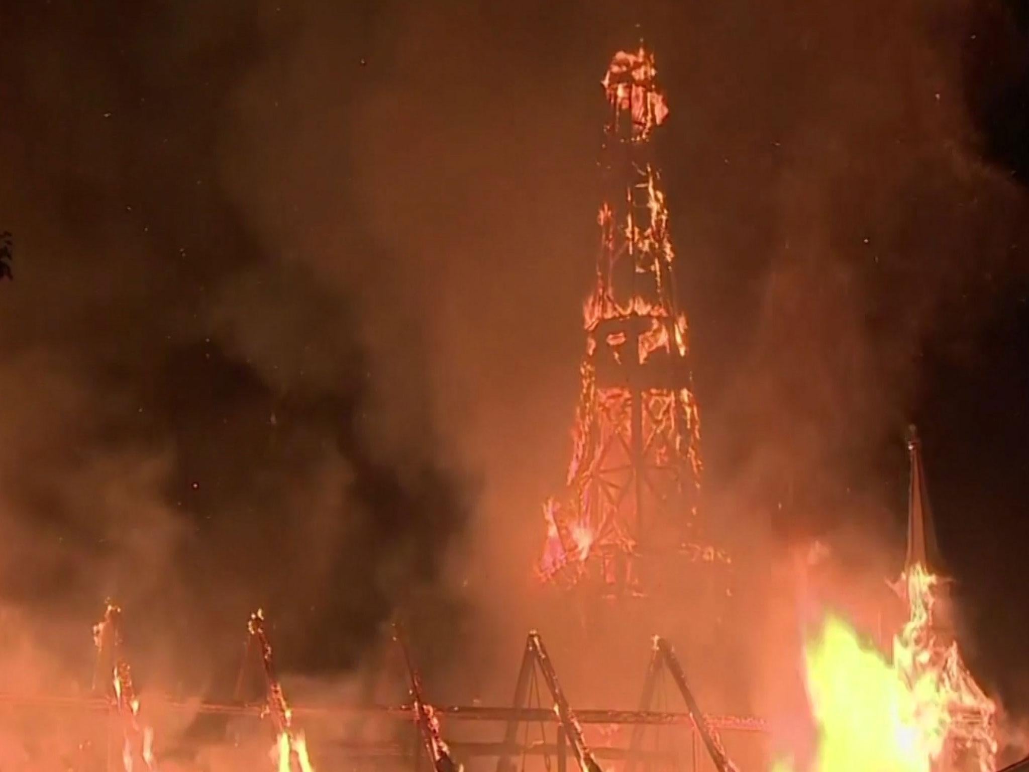 Сгорели веки. Молния пожар. Бостон храм молния. Новый год молния пожар. Church Fire.