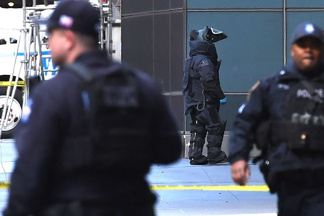 New York City Police Department Bomb Unit personnel arrive outside the Time Warner Building on 24 October 2018 after an explosive device was delivered to CNN's New York bureau. (TIMOTHY A. CLARY/