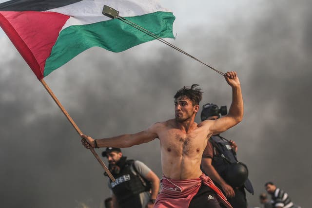 The photograph was taken as protests continue on the border of Israel