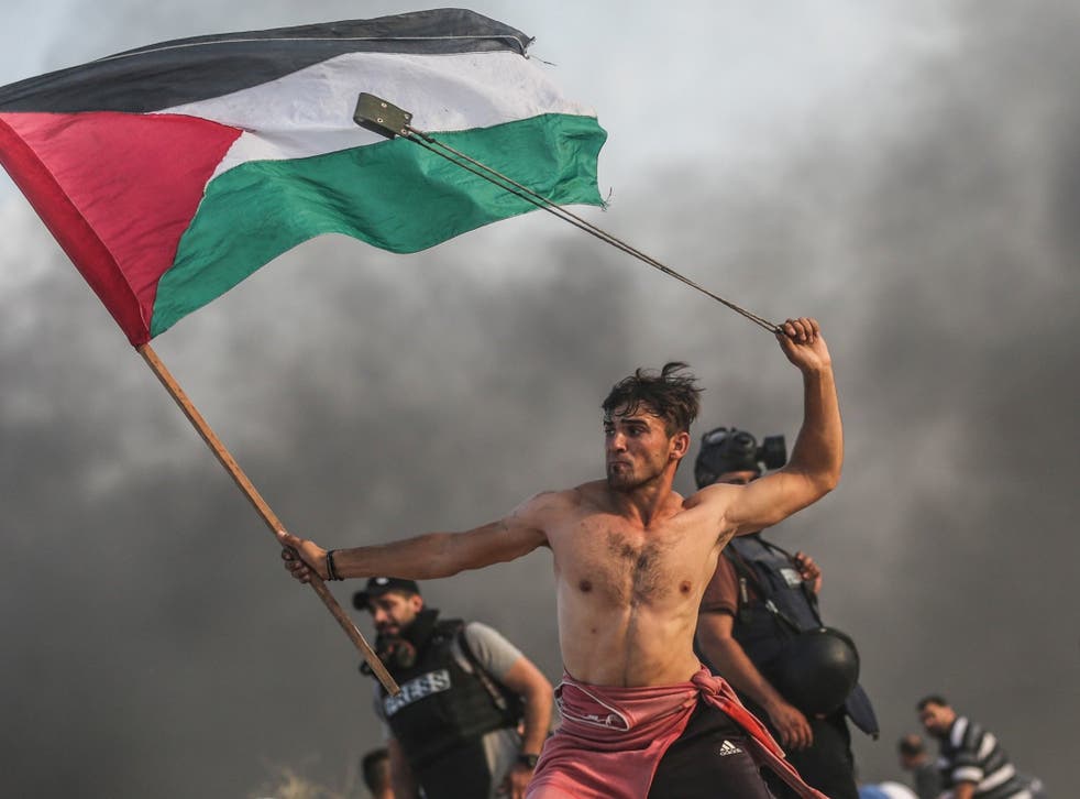The photograph was taken as protests continue on the border of Israel