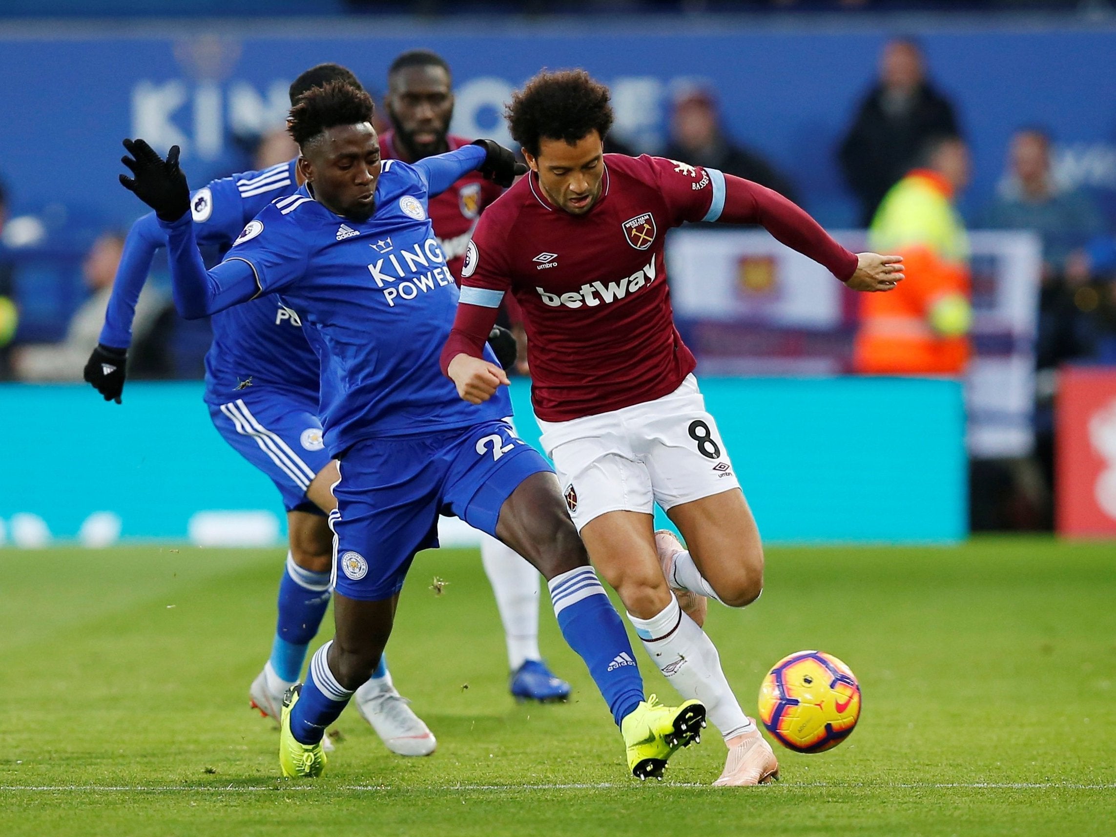 Wilfred Ndidi tackles Felipe Anderson on the run