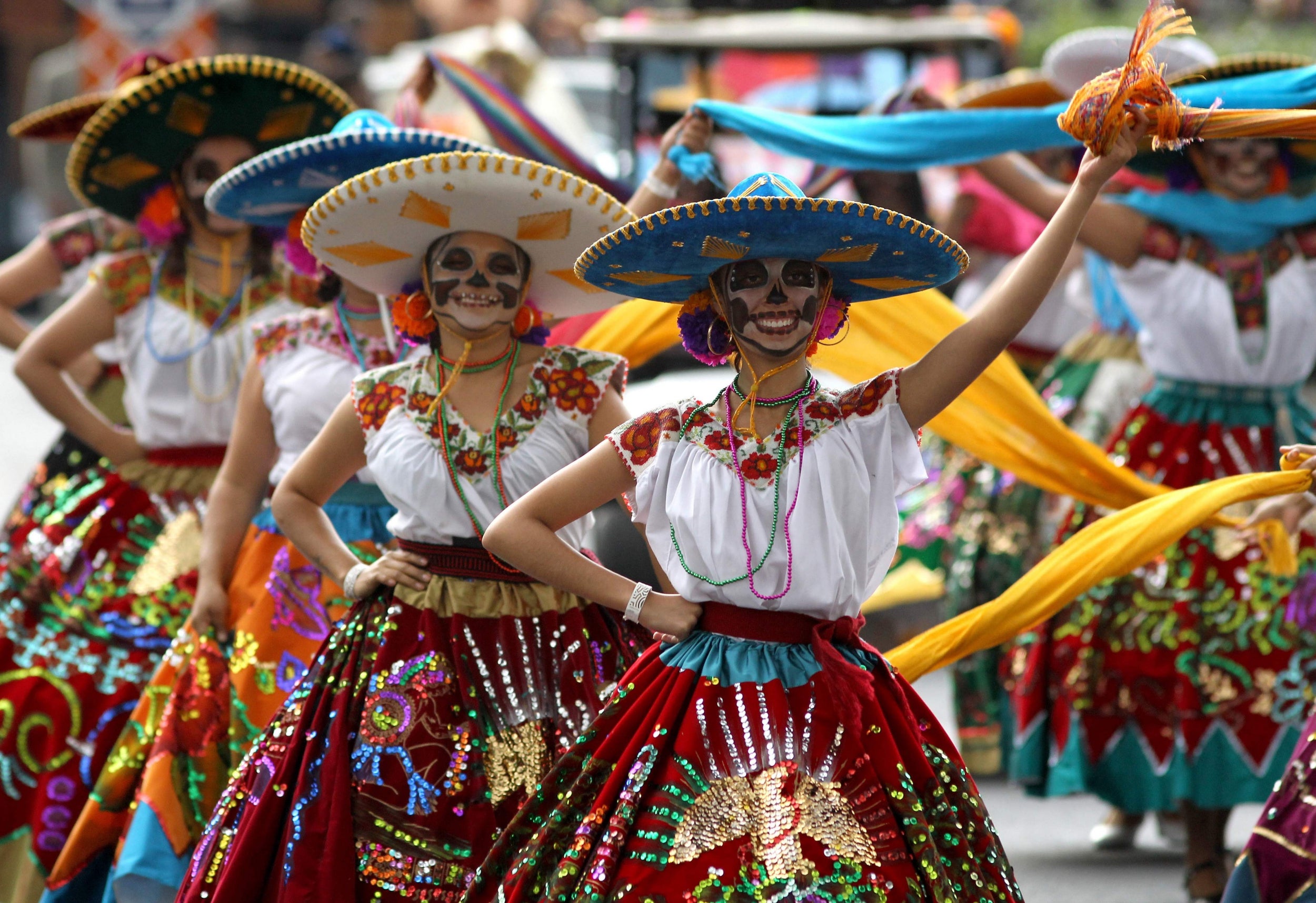 Mexico country. Мексика карнавал в Сомбреро. Мехико карнавал. Латинская Америка Мехико. Доминикана Сомбреро.