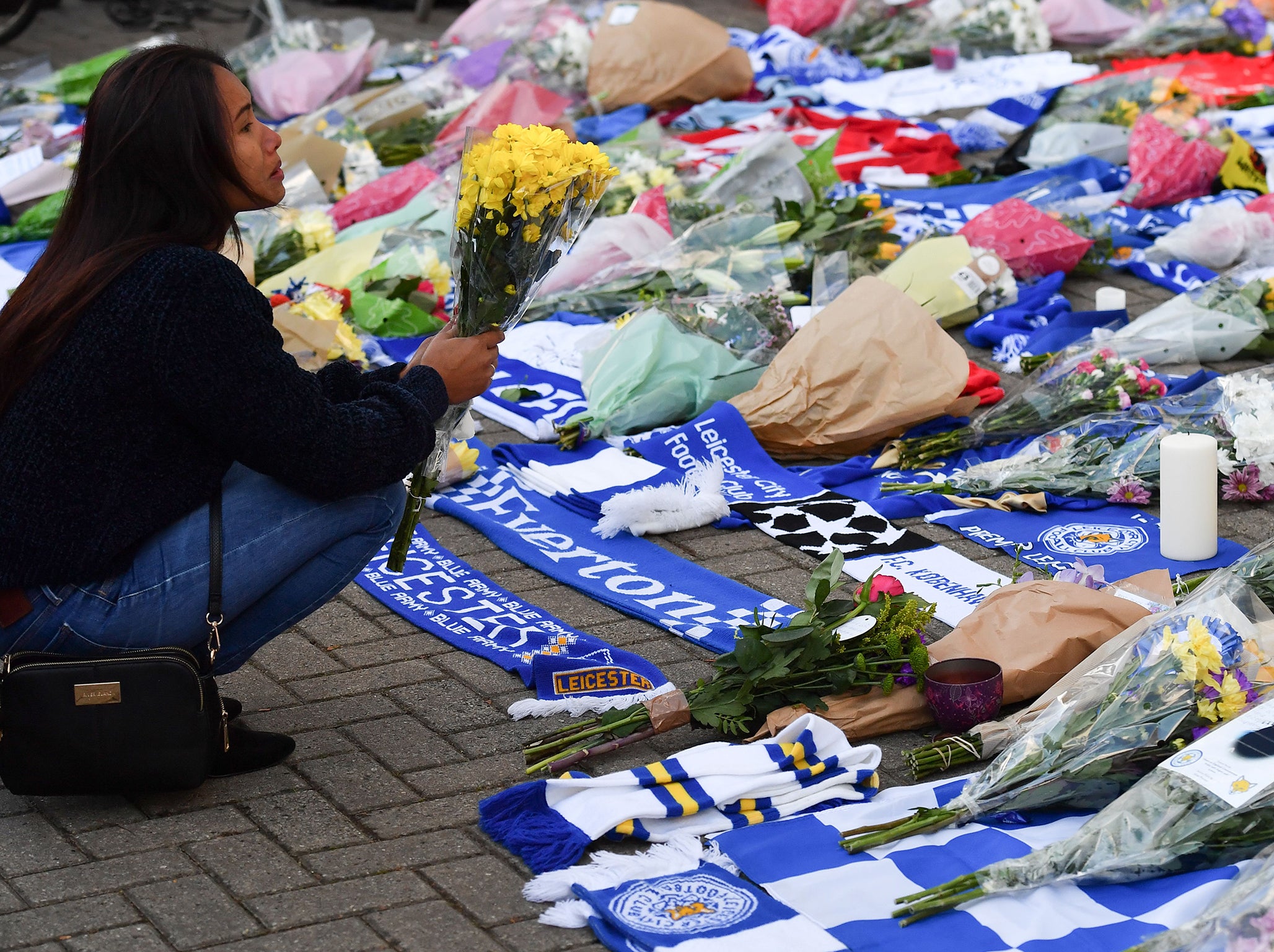 Flowers and scarves from clubs at home and abroad were laid in tribute