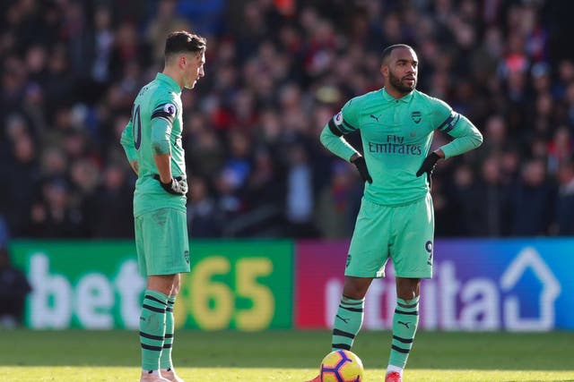 Arsenal's Mesut Ozil and Alexandre Lacazette look dejected