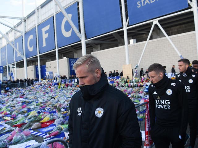Leicester's players pay their respects to Vichai Srivaddhanaprabha